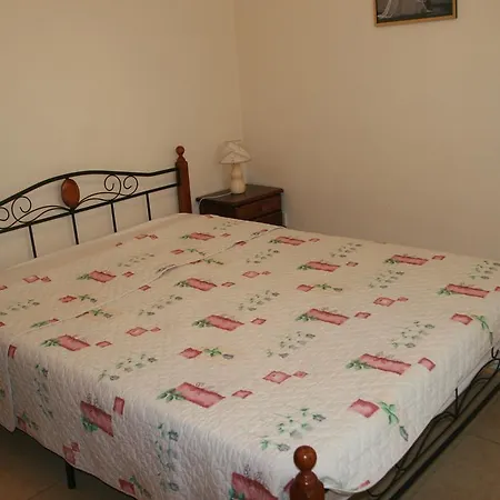 Yioula Court * Вороклини