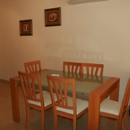 Yioula Court Апартаменты *
